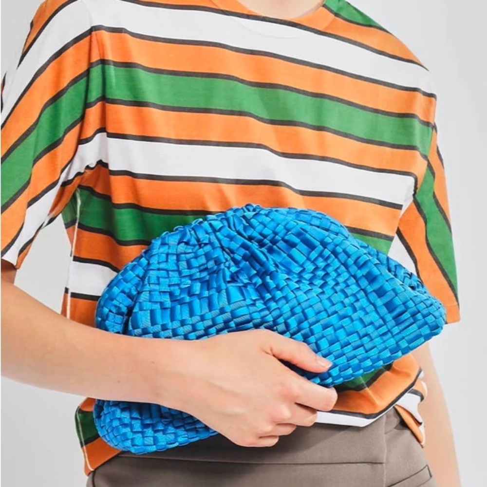 Stylish Blue Shoulder Bag with Modern Appeal - Picture 3 of 5